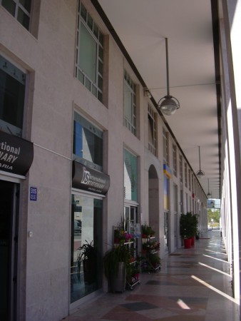 Escritório no 1º andar da Galeria comercial.