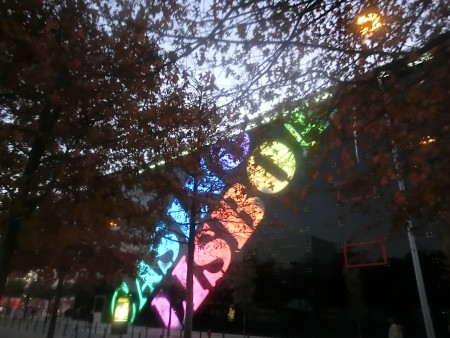 A cinco minutos a pé do escritório